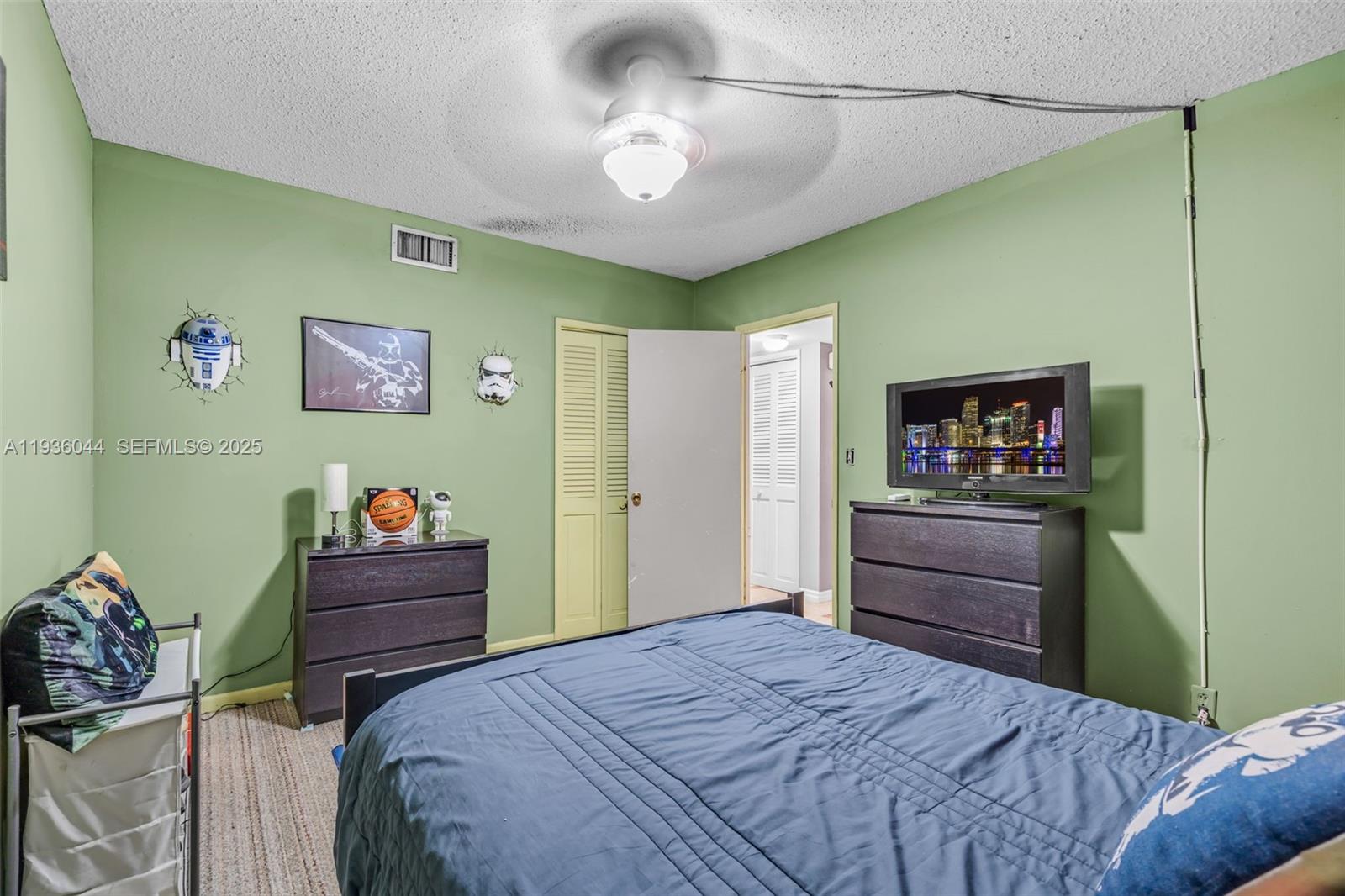 202 2 / 2 961 кв.футов $ 2025-12-29 0 Фото