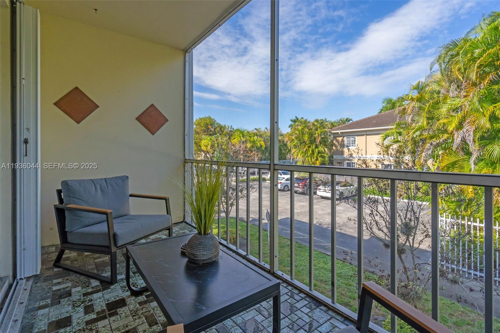 202 2 / 2 961 кв.футов $ 2025-12-29 0 Фото