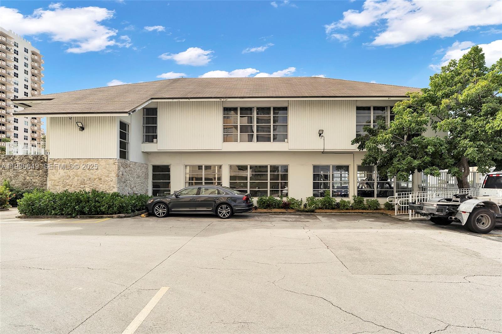 Photo of 1833 Ocean Dr  #1709, Hallandale Beach, Florida, 33009 - 