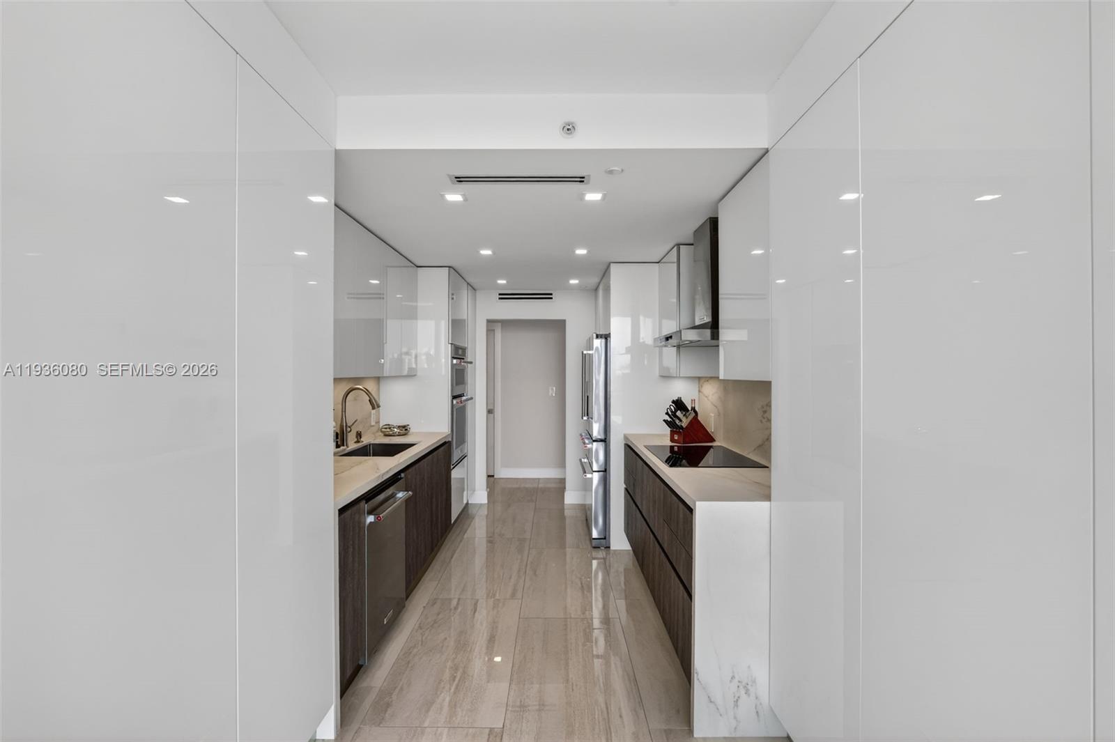 2306 3 / 4 2390 sq. ft. $ 2025-12-29 0 Photo