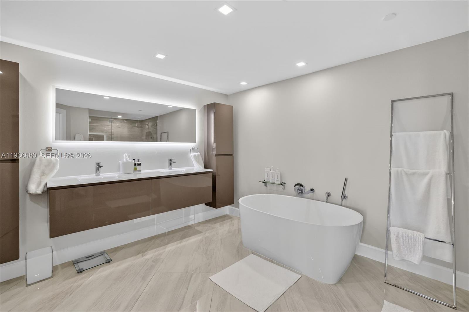 2306 3 / 4 2390 sq. ft. $ 2025-12-29 0 Photo