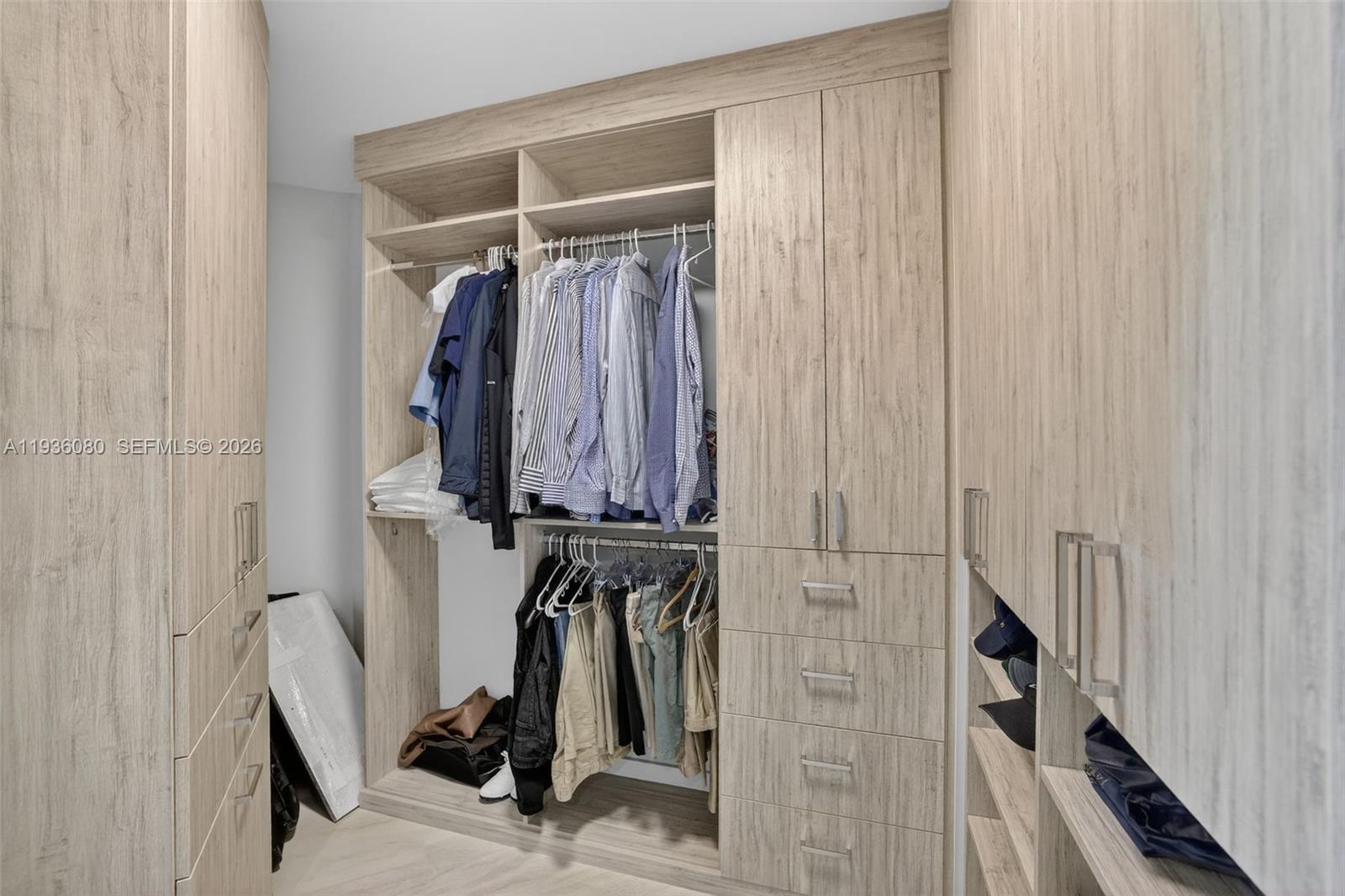 2306 3 / 4 2390 sq. ft. $ 2025-12-29 0 Photo