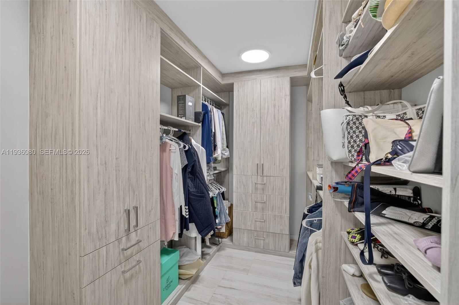 2306 3 / 4 2390 sq. ft. $ 2025-12-29 0 Photo