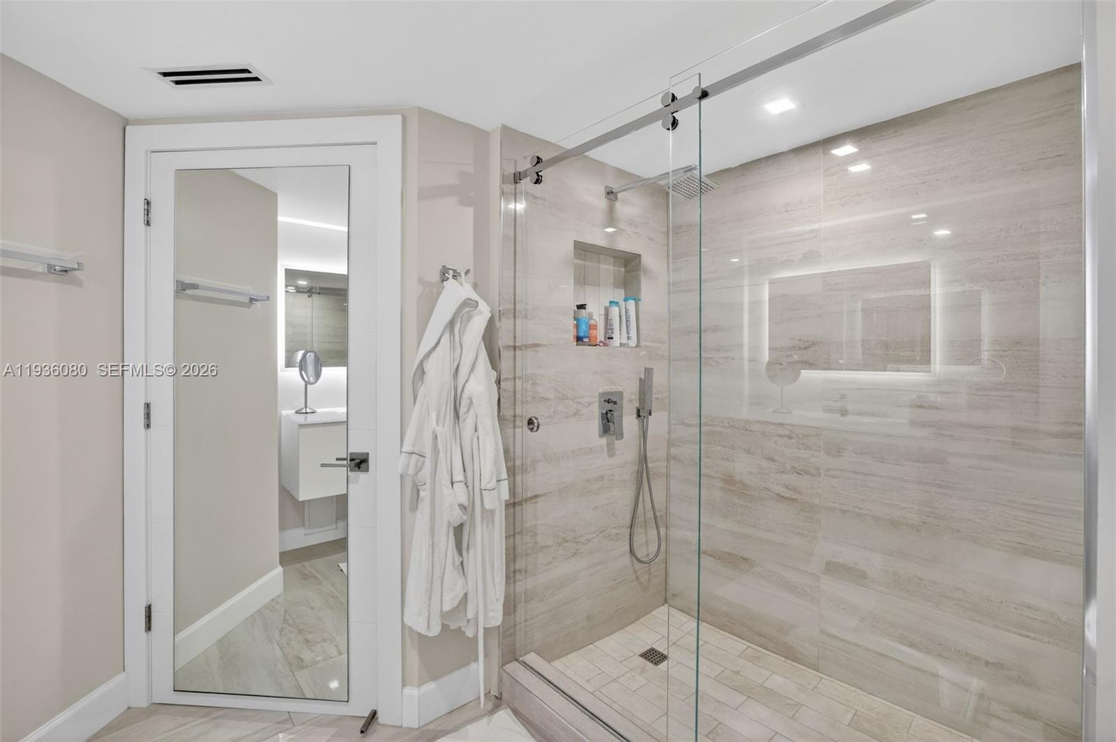 2306 3 / 4 2390 sq. ft. $ 2025-12-29 0 Photo