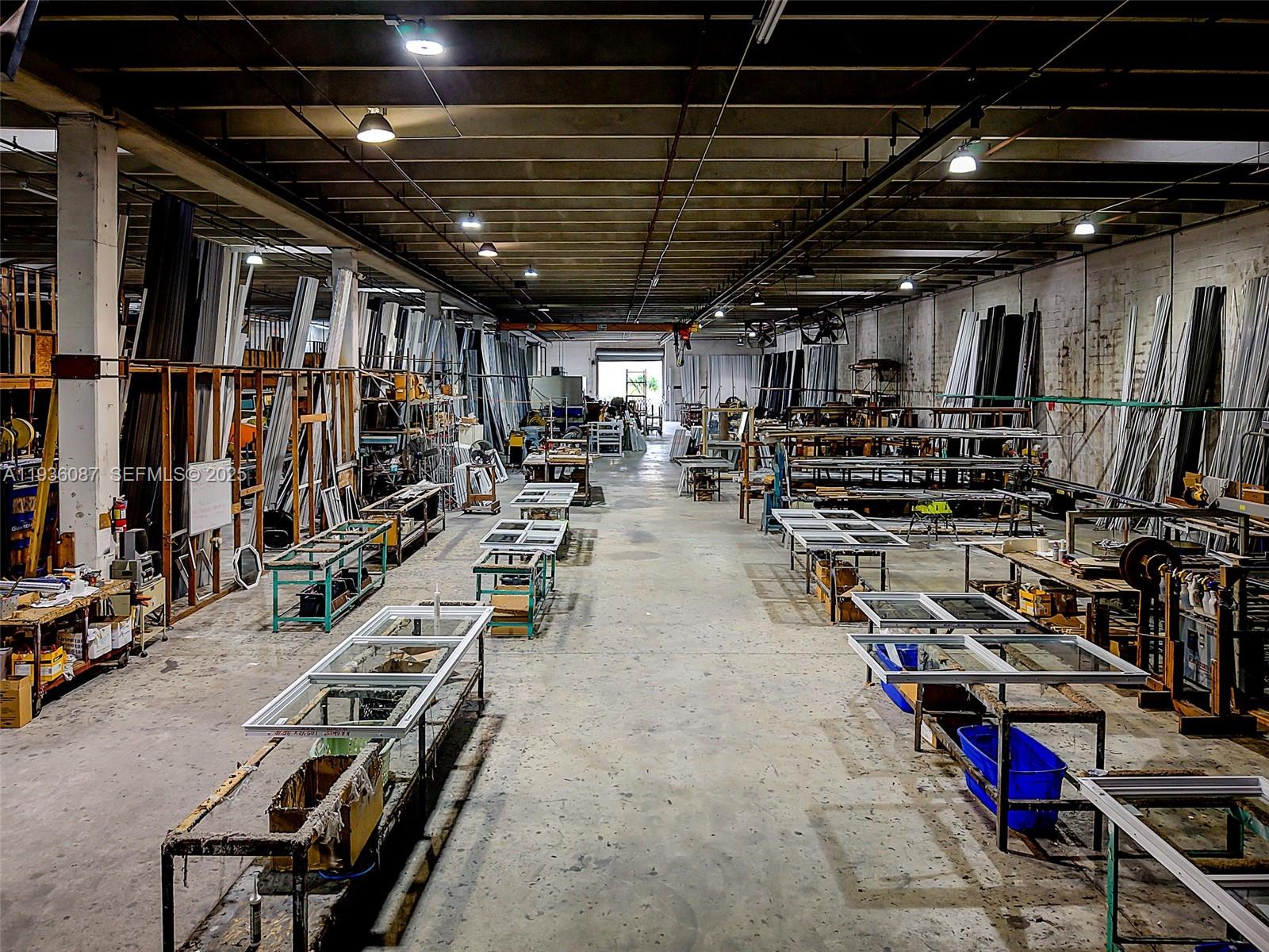   /   кв.футов $ 2025-12-29 0 Фото