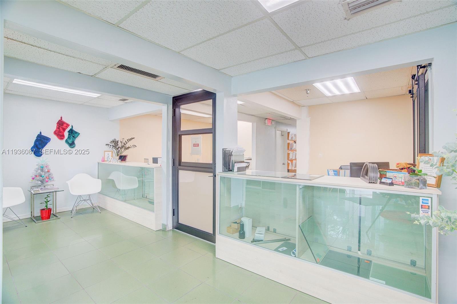   /   кв.футов $ 2025-12-29 0 Фото