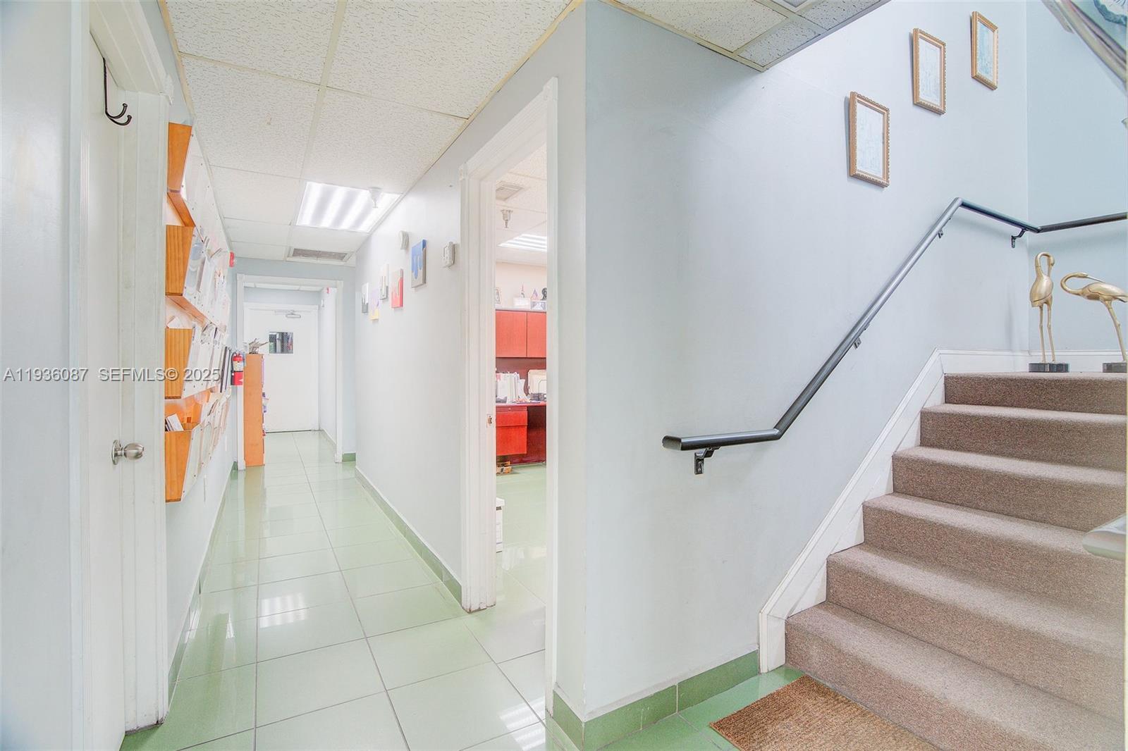   /   кв.футов $ 2025-12-29 0 Фото