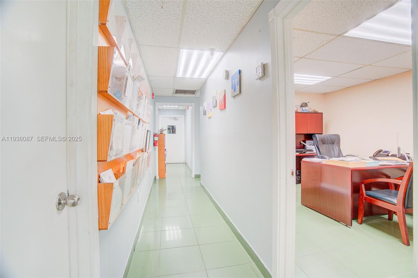   /   кв.футов $ 2025-12-29 0 Фото