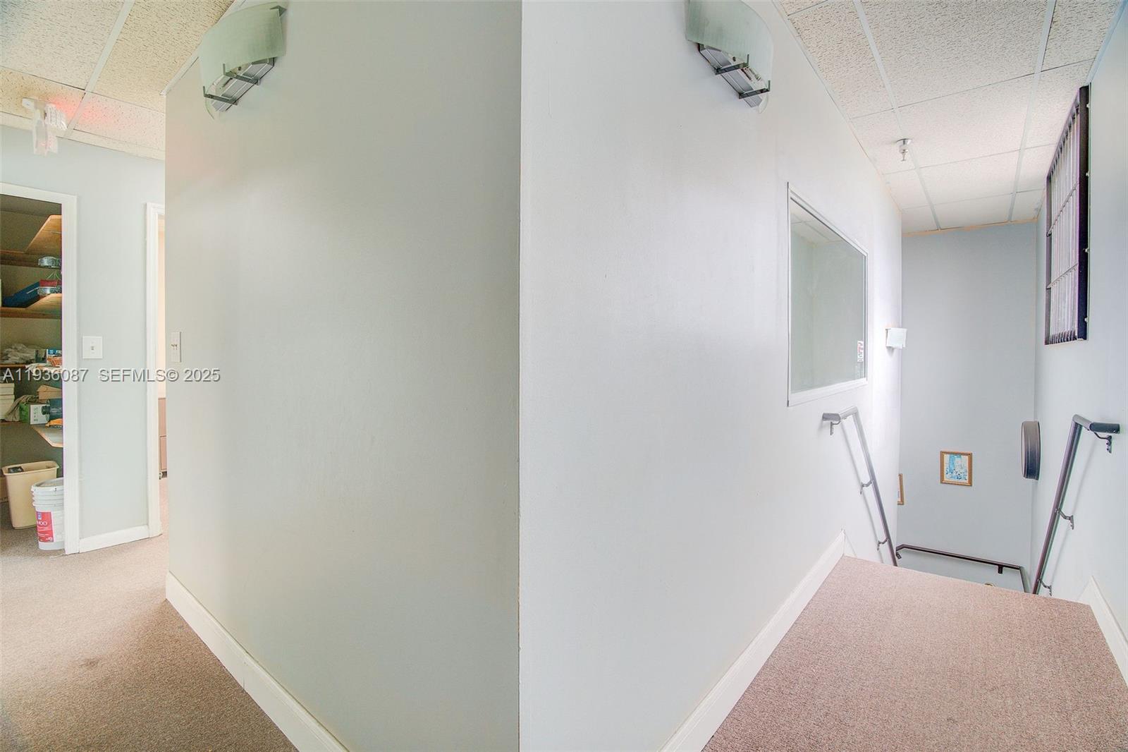   /   кв.футов $ 2025-12-29 0 Фото