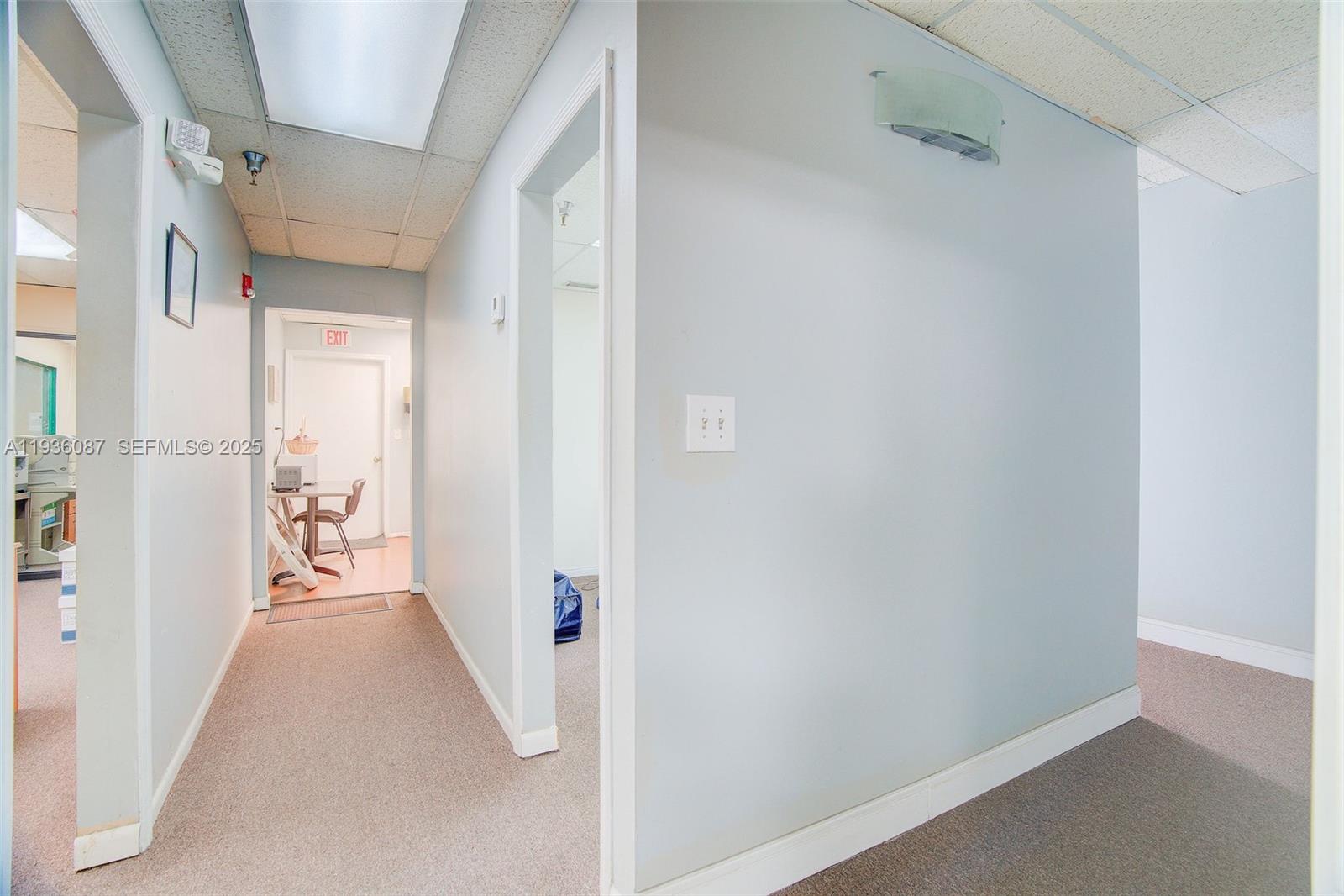   /   кв.футов $ 2025-12-29 0 Фото