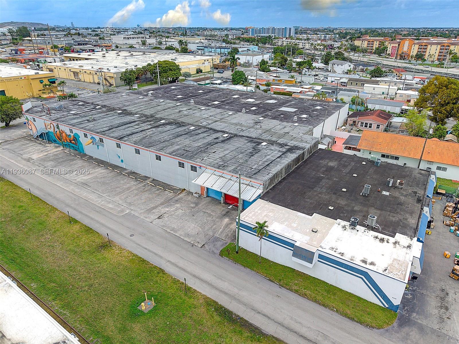   /   кв.футов $ 2025-12-29 0 Фото