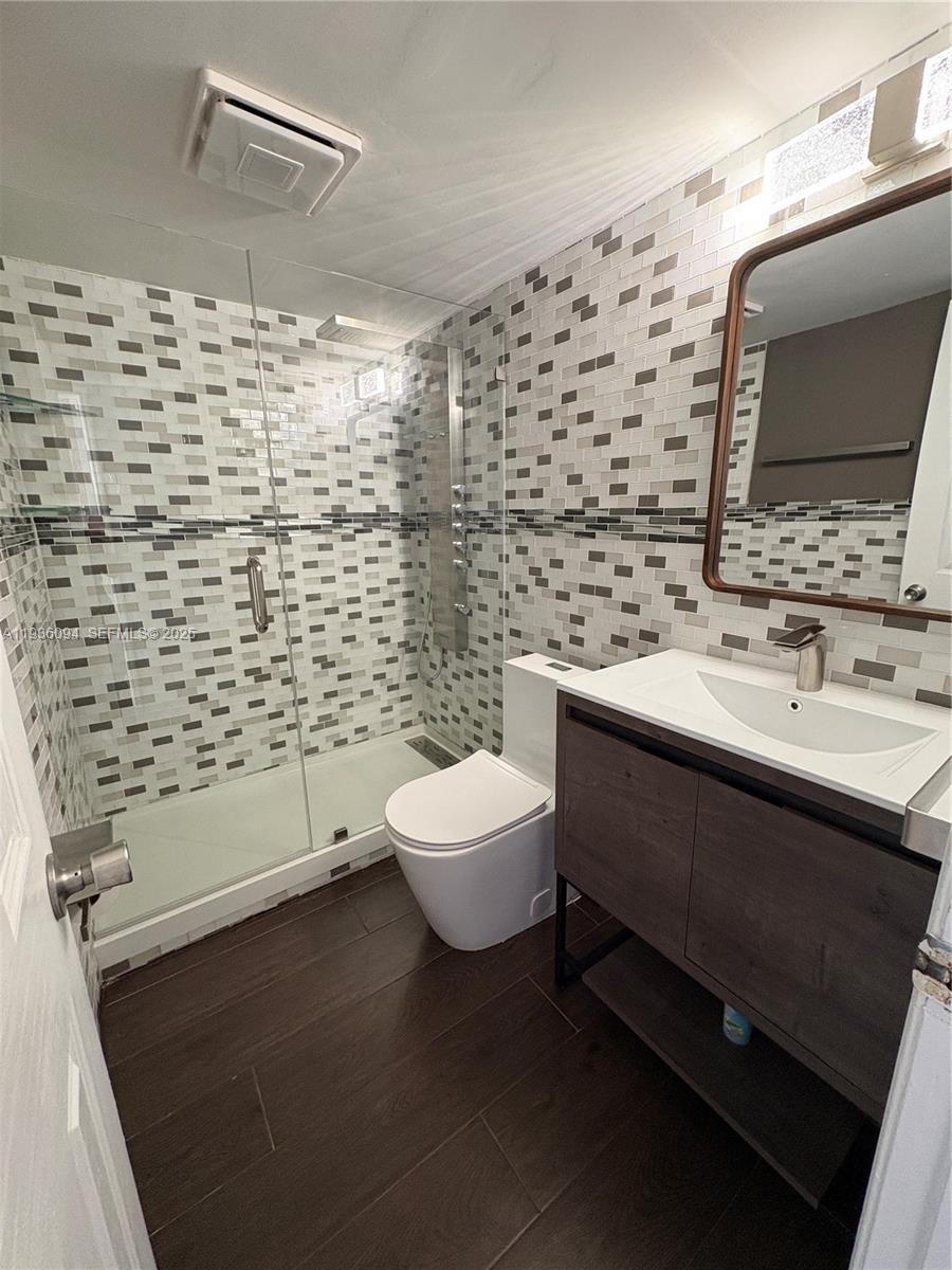 Подробнее 203 2 / 2 904 кв.футов $ 2025-12-29 0 Фото