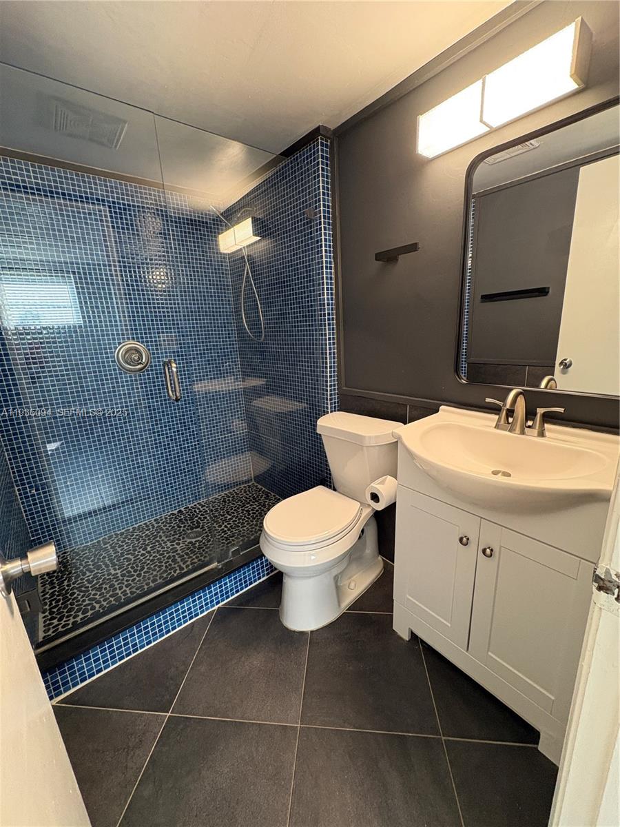 Подробнее 203 2 / 2 904 кв.футов $ 2025-12-29 0 Фото