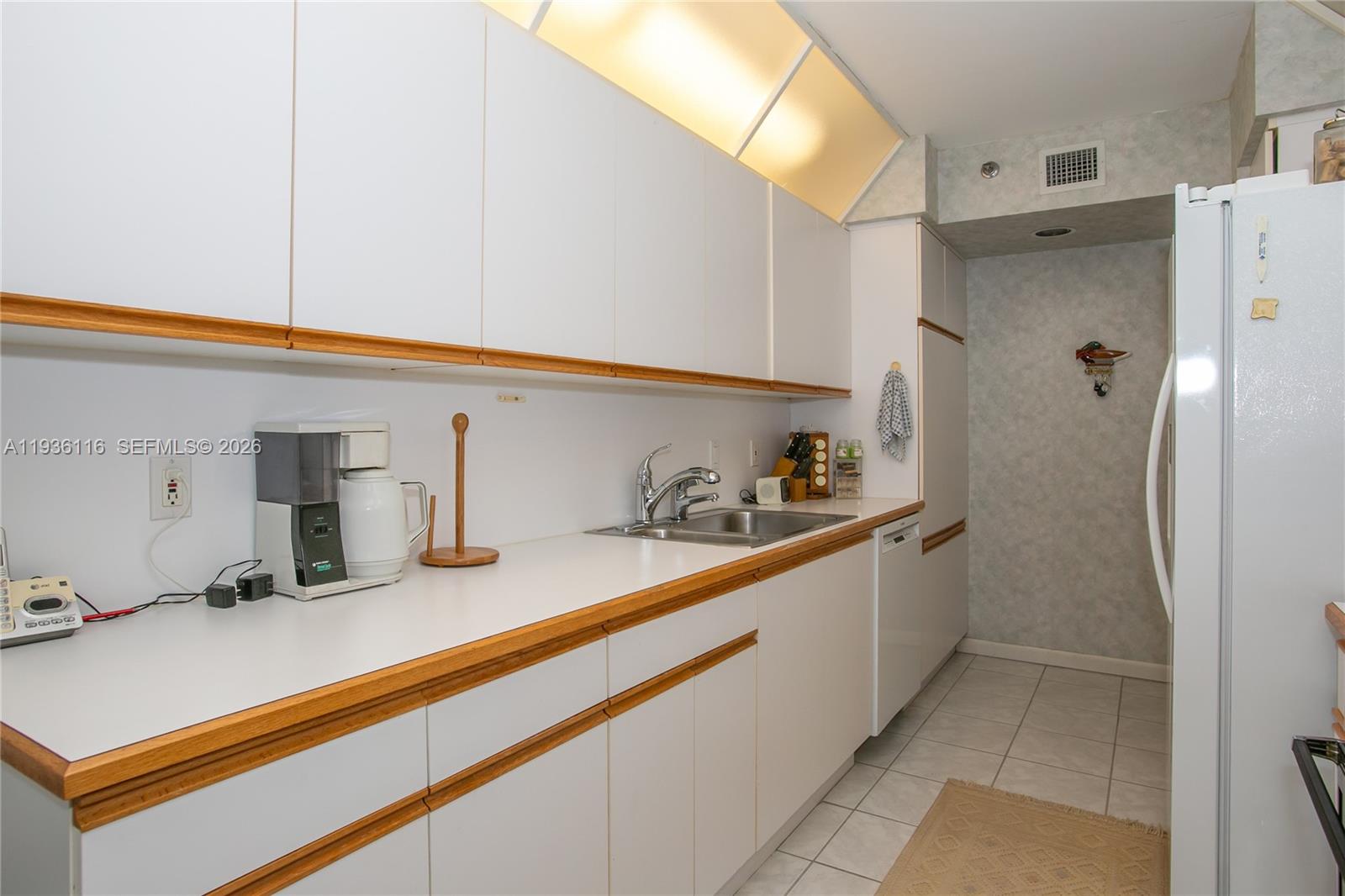 2906 3 / 3 1520 sq. ft. $ 2025-12-29 0 Photo