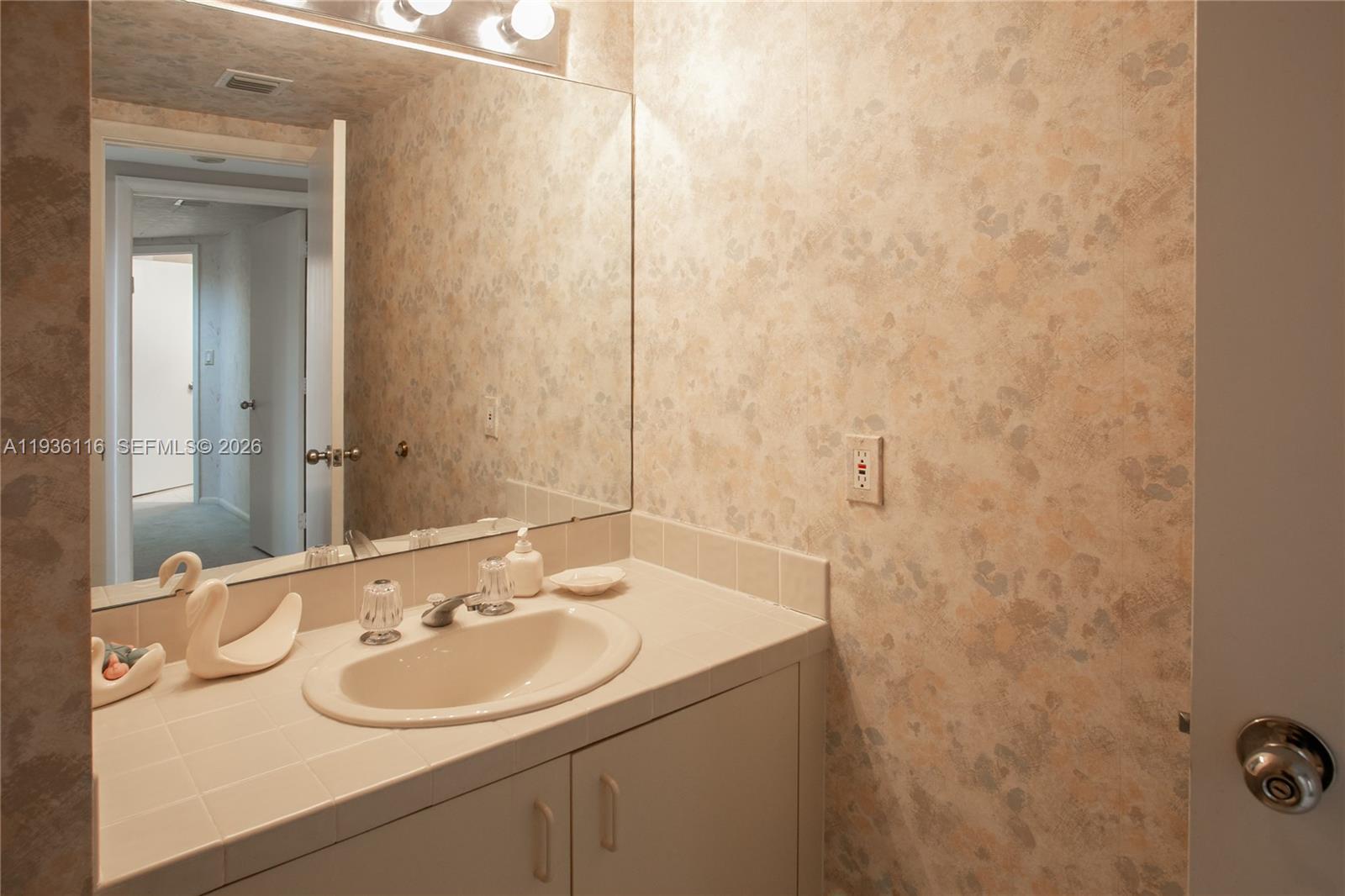 2906 3 / 3 1520 sq. ft. $ 2025-12-29 0 Photo