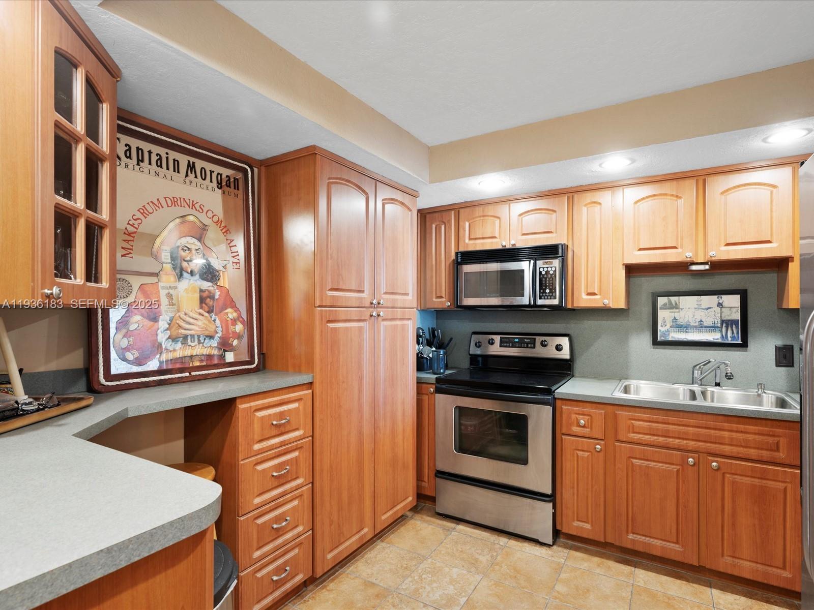 Photo of 437 Golden Isles Dr #9H, Hallandale Beach, Florida, 33009 -