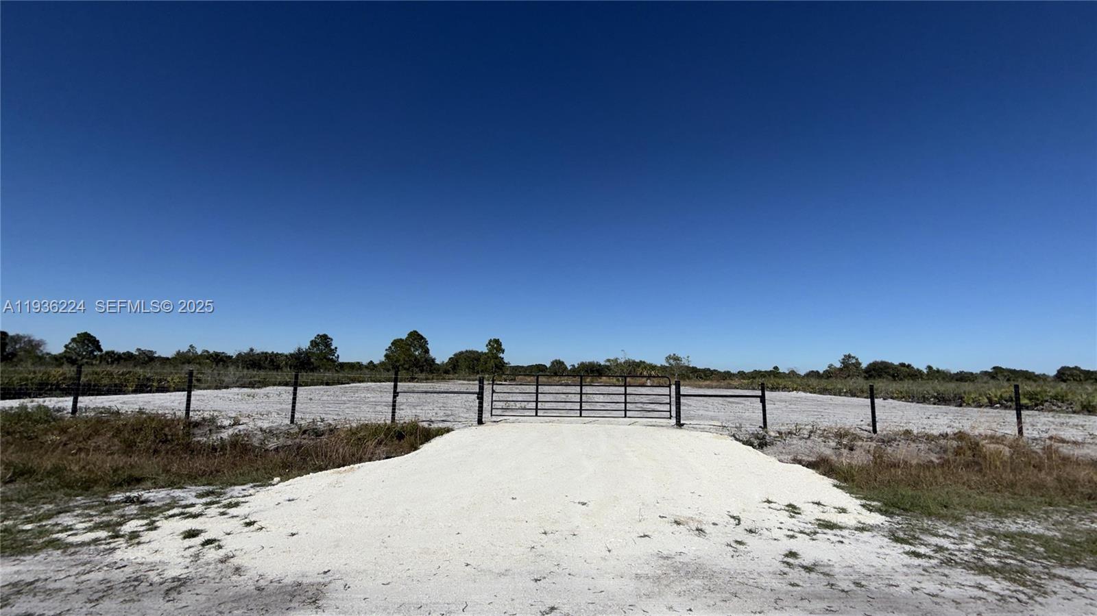 See details / sq. ft. $ 2025-12-29 0 Photo