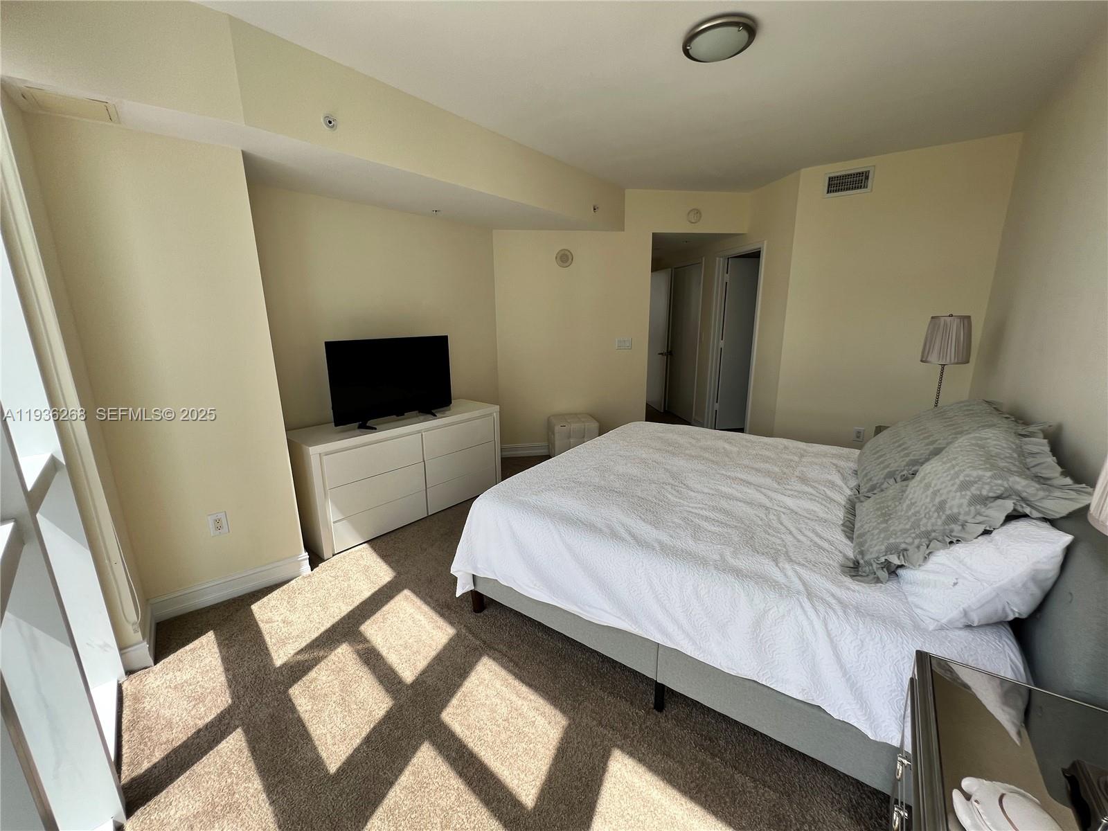 See details 1801A 2 / 2 1289 sq. ft. $ 2025-12-29 0 Photo