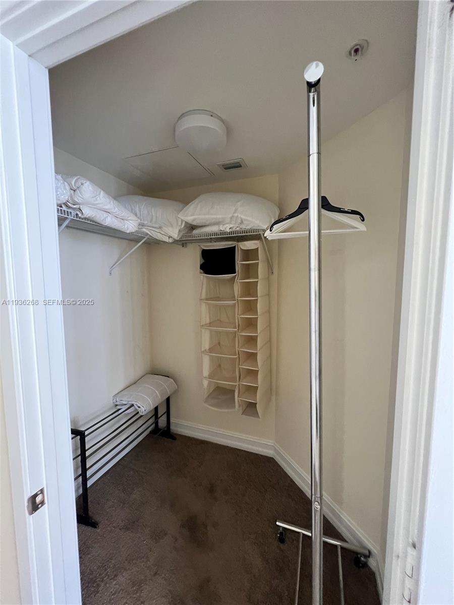 See details 1801A 2 / 2 1289 sq. ft. $ 2025-12-29 0 Photo