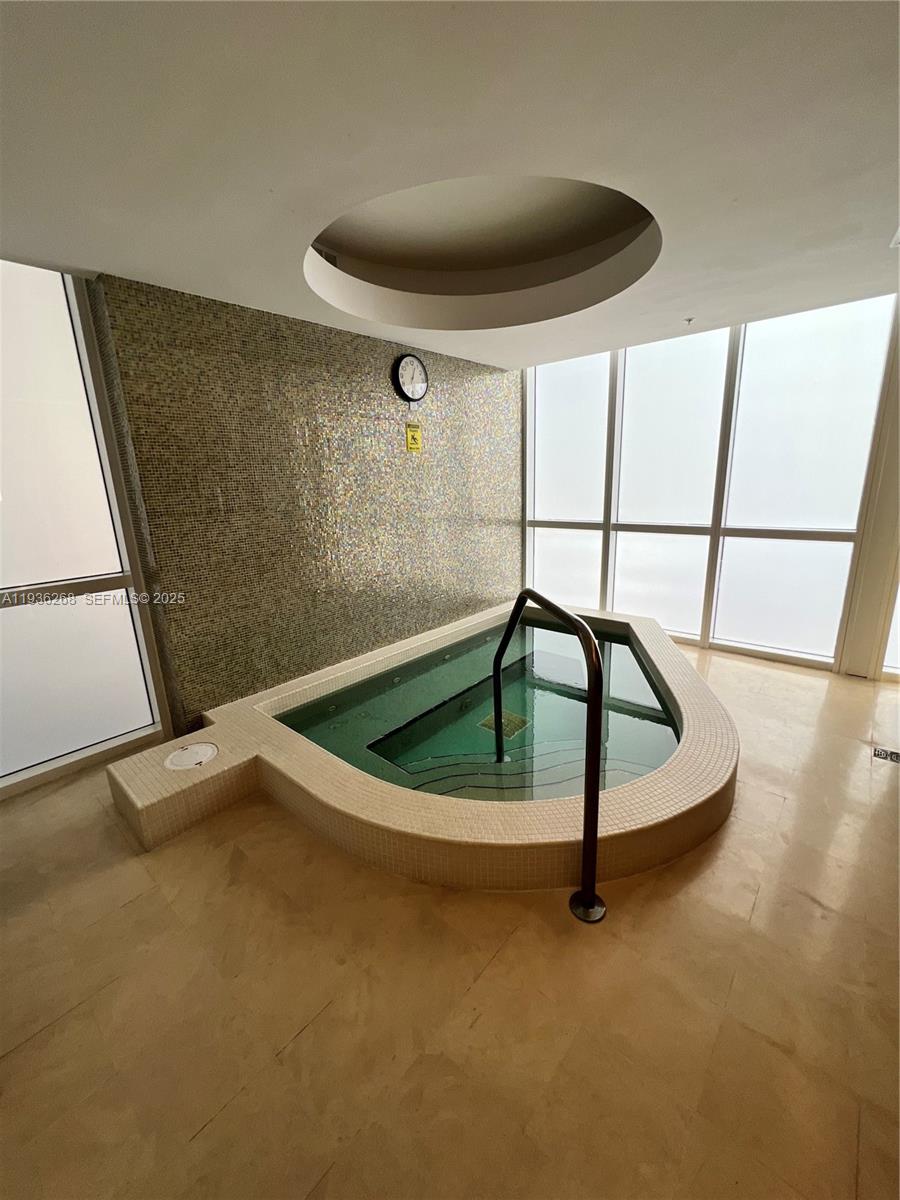 See details 1801A 2 / 2 1289 sq. ft. $ 2025-12-29 0 Photo