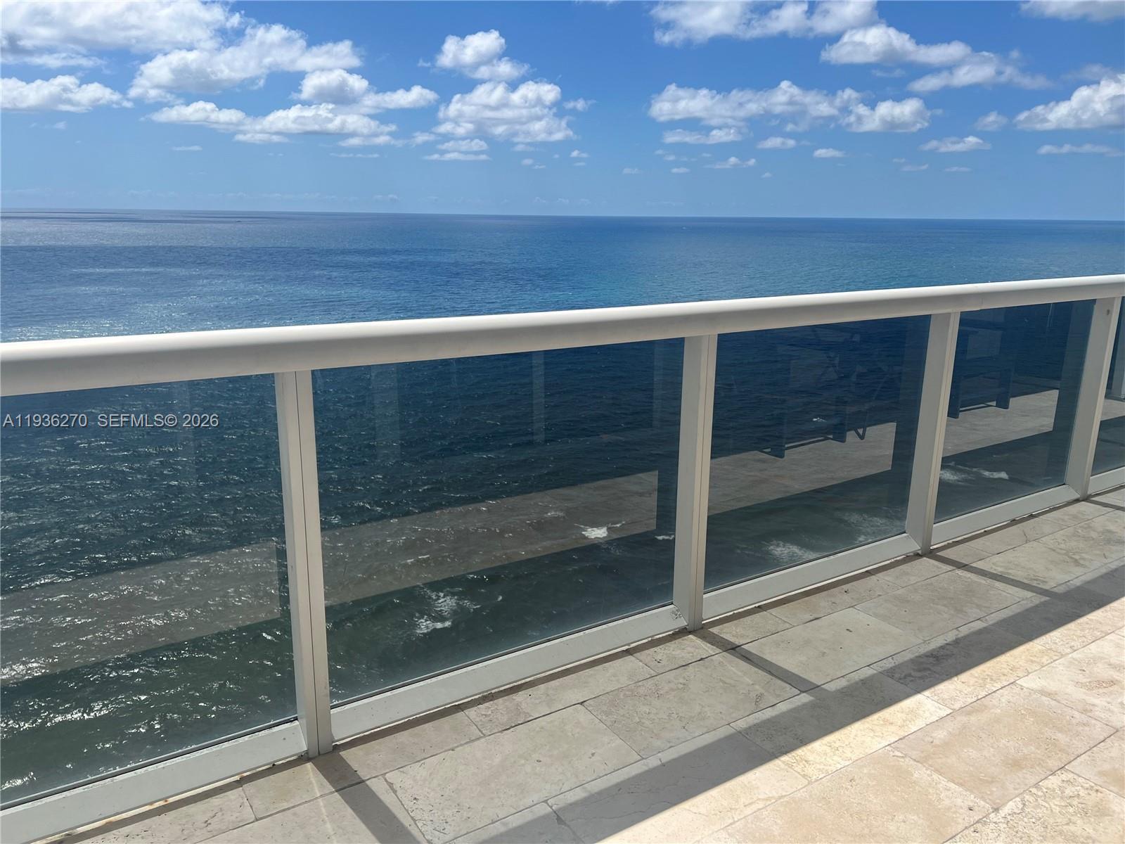 Ver detalles 3001 3 / 3 2065 sq. ft. $ 2026-07-11 0 foto