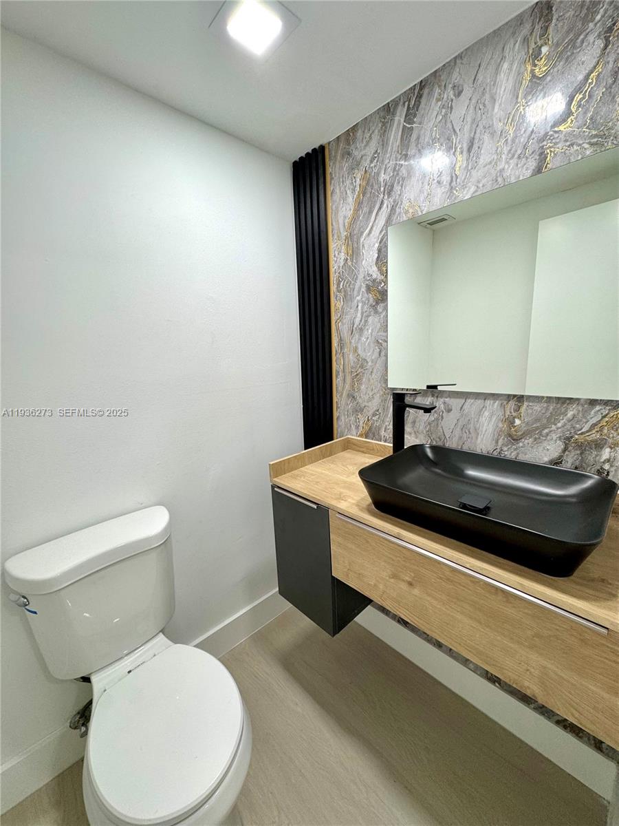 1201 1 / 2 762 sq. ft. $ 2025-12-29 0 Photo