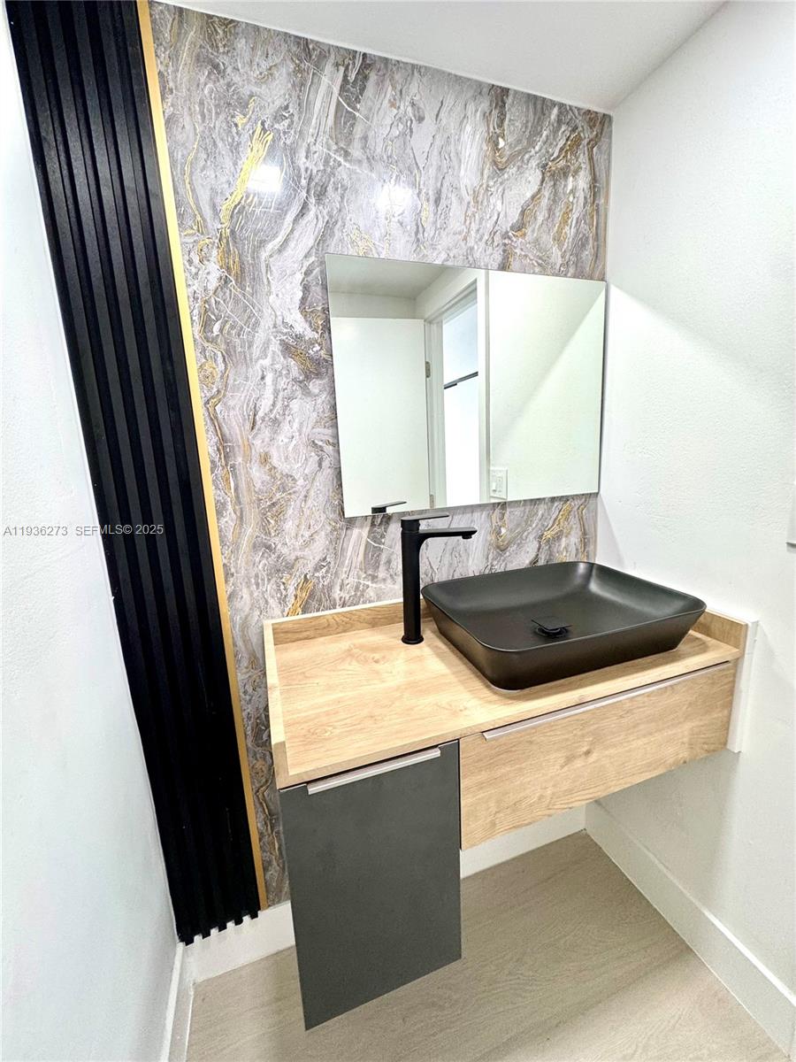 1201 1 / 2 762 sq. ft. $ 2025-12-29 0 Photo