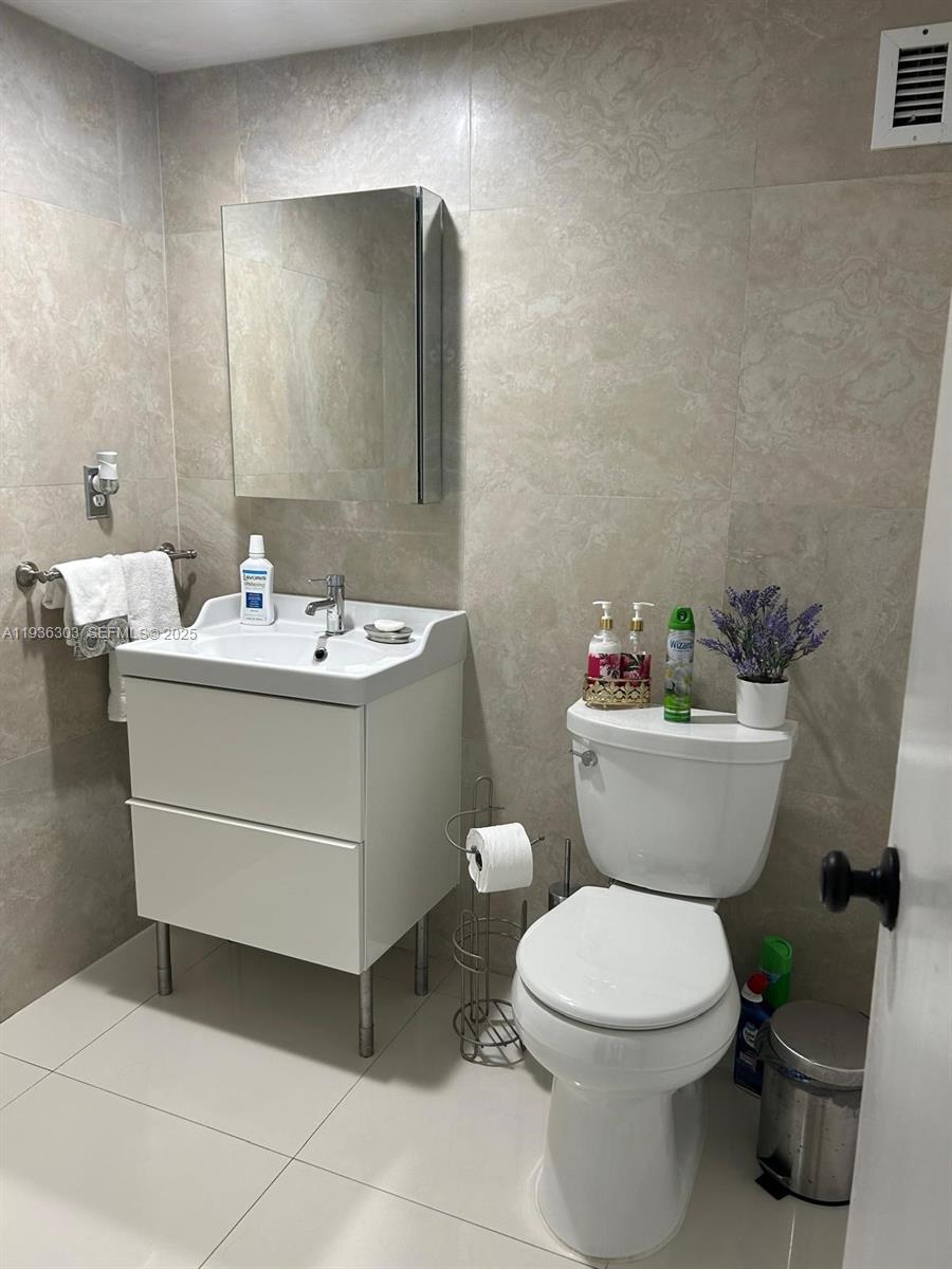 Photo of 3801 Ocean Dr  #PH16L, Hollywood, Florida, 33019 - 