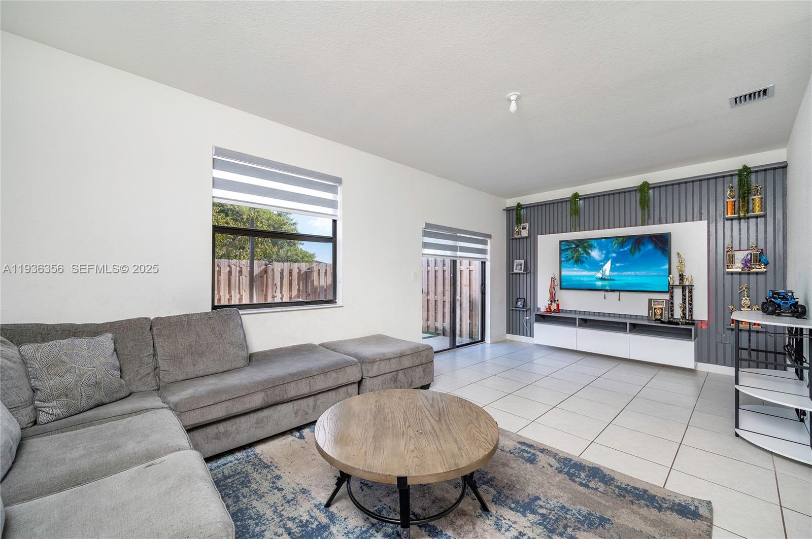 Ver detalles 23061 4 / 3 1820 sq. ft. $ 2025-12-29 0 foto