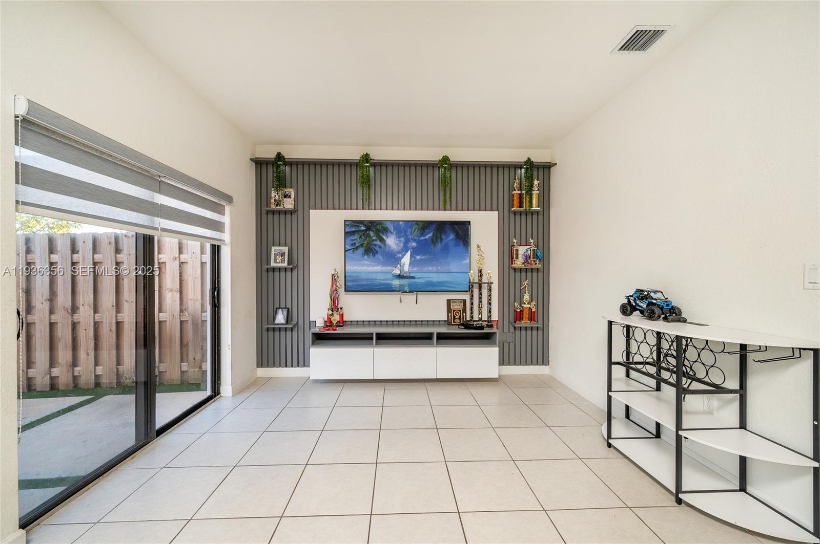 Ver detalles 23061 4 / 3 1820 sq. ft. $ 2025-12-29 0 foto