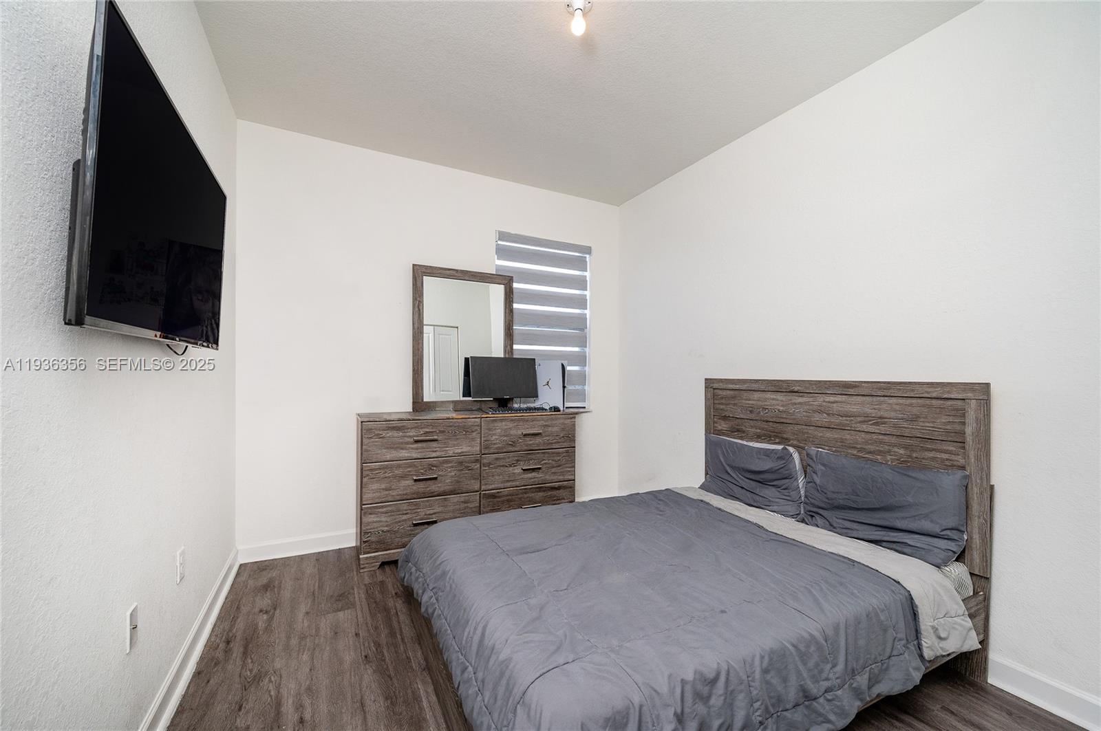 Ver detalles 23061 4 / 3 1820 sq. ft. $ 2025-12-29 0 foto