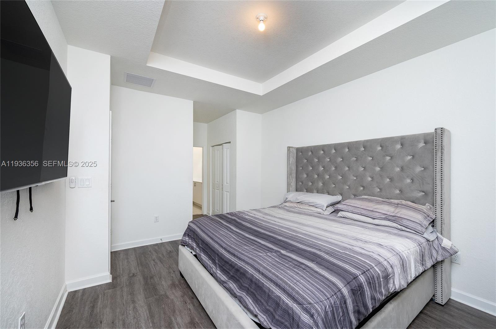 Ver detalles 23061 4 / 3 1820 sq. ft. $ 2025-12-29 0 foto