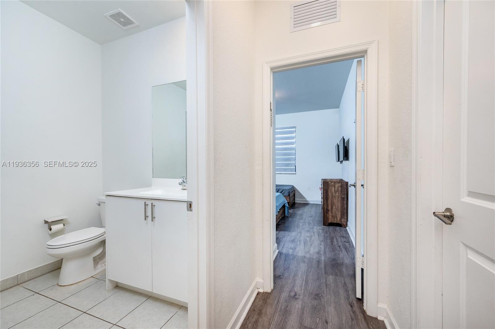 Ver detalles 23061 4 / 3 1820 sq. ft. $ 2025-12-29 0 foto