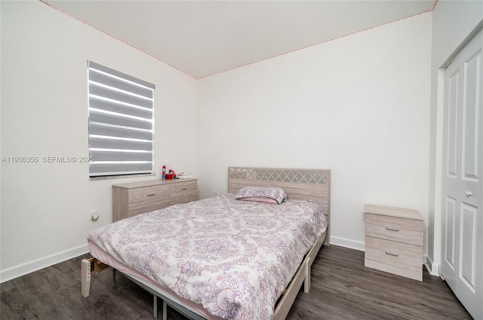 Ver detalles 23061 4 / 3 1820 sq. ft. $ 2025-12-29 0 foto