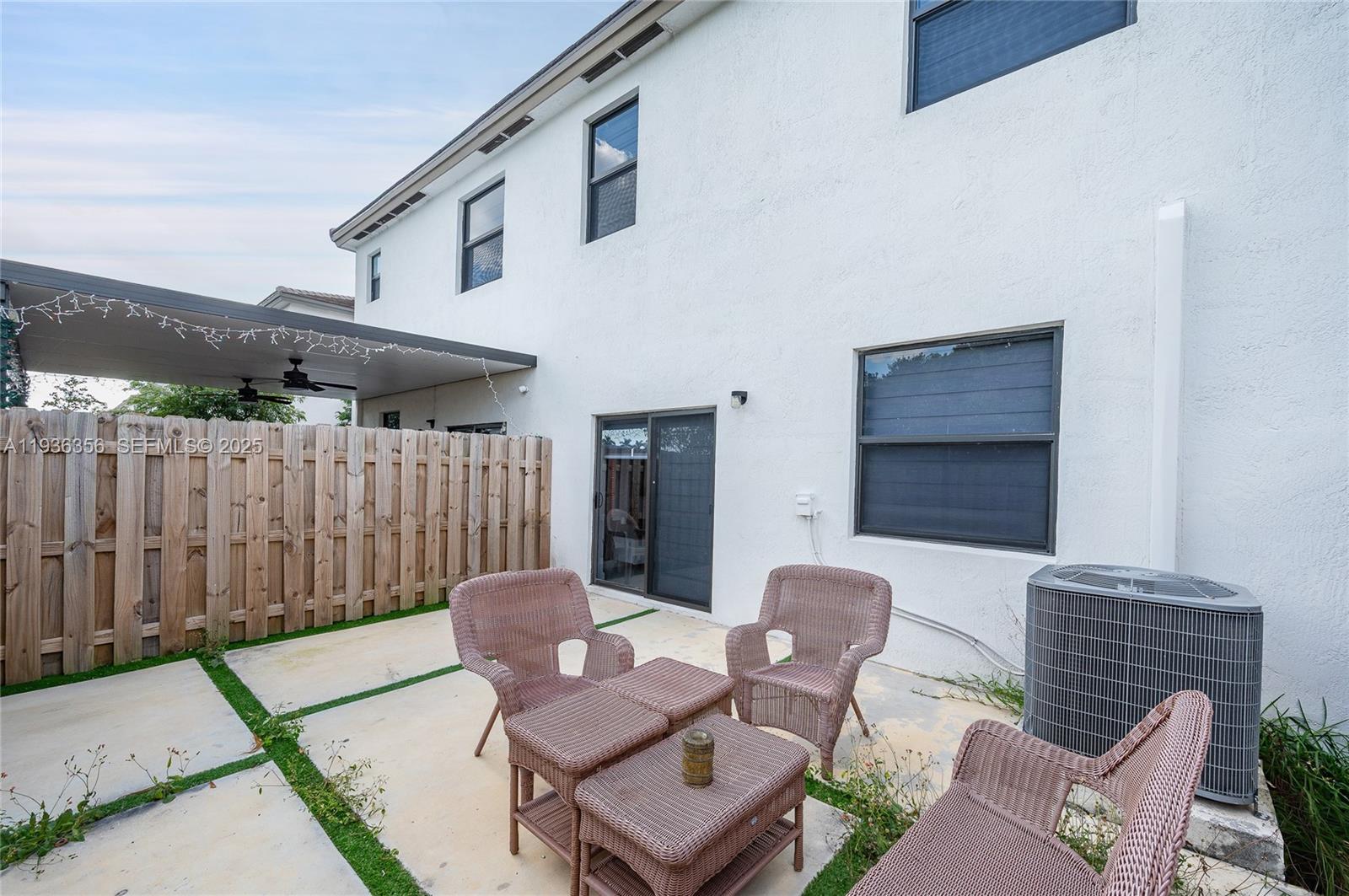 Ver detalles 23061 4 / 3 1820 sq. ft. $ 2025-12-29 0 foto