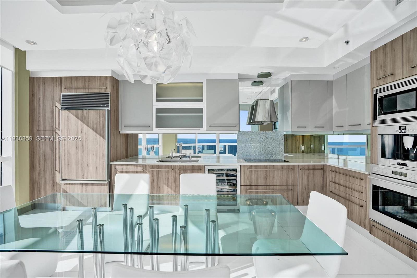 2201 3 / 4 2928 кв.футов $ 2025-12-29 0 Фото