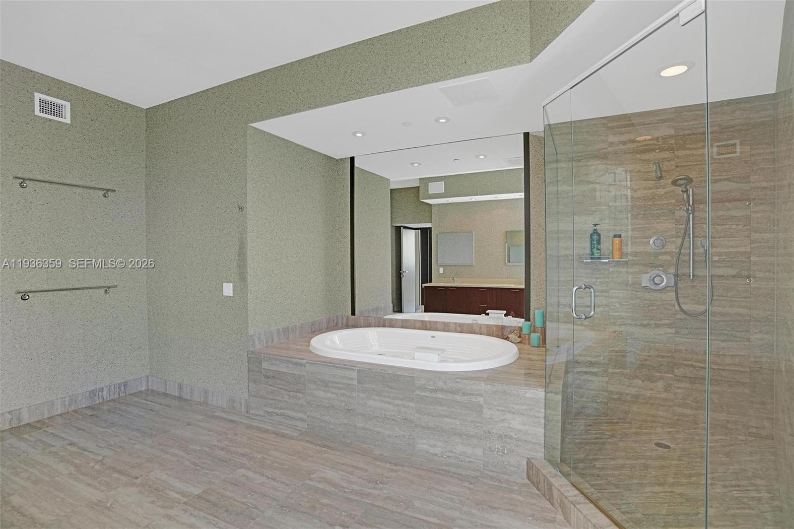 2201 3 / 4 2928 кв.футов $ 2025-12-29 0 Фото