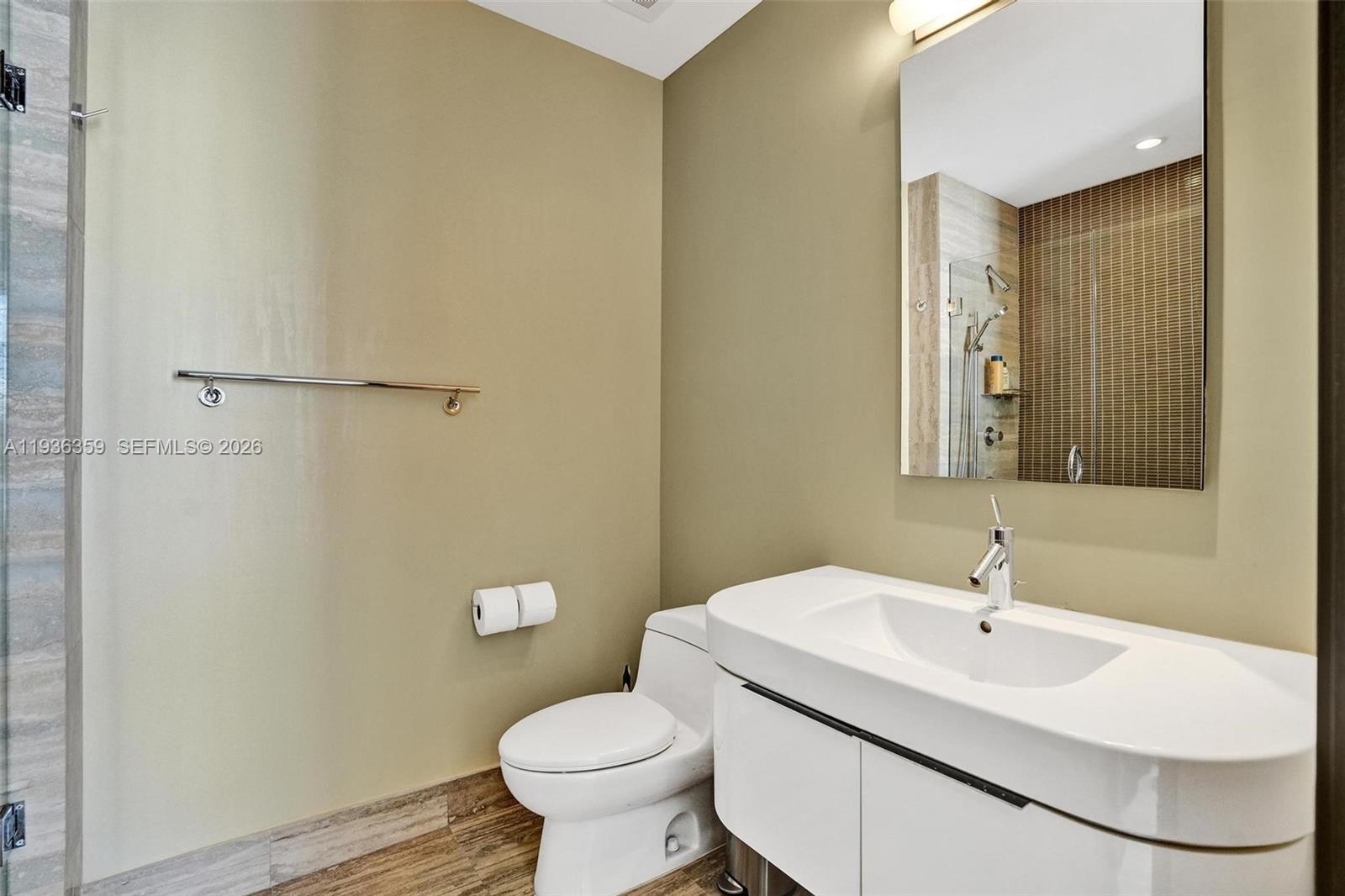 2201 3 / 4 2928 кв.футов $ 2025-12-29 0 Фото