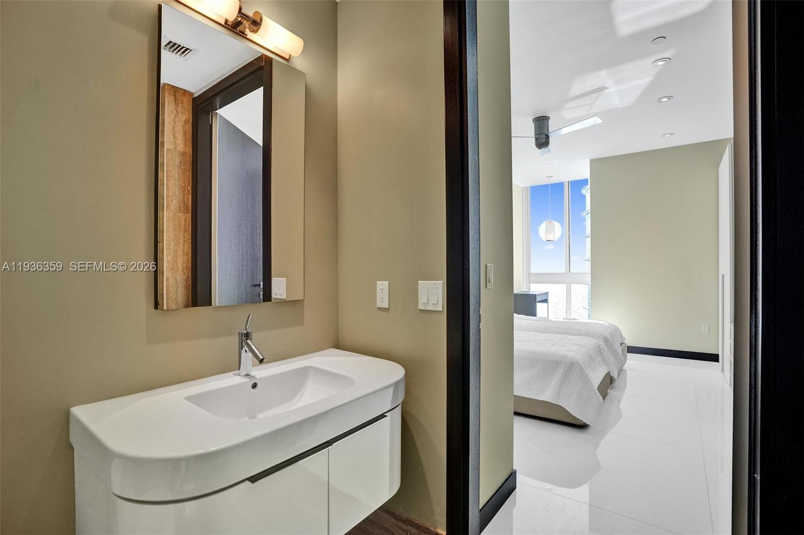 2201 3 / 4 2928 кв.футов $ 2025-12-29 0 Фото