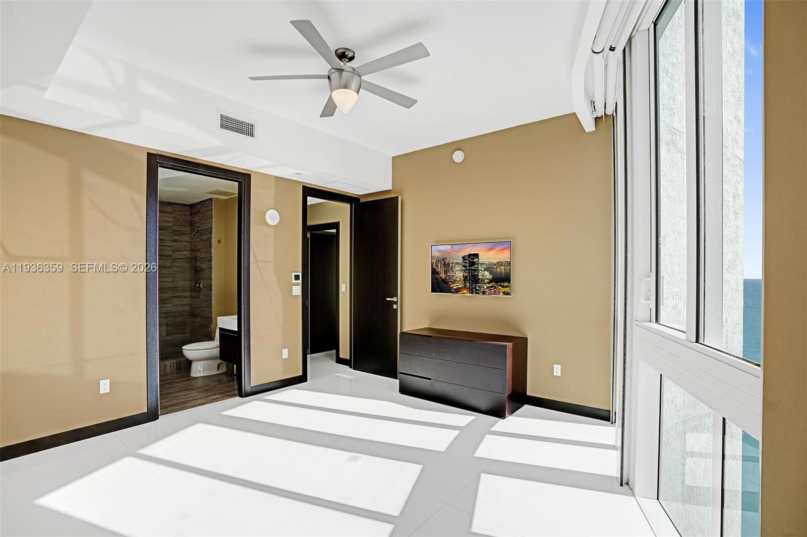 2201 3 / 4 2928 кв.футов $ 2025-12-29 0 Фото