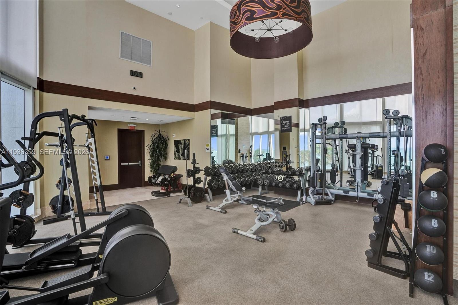 2201 3 / 4 2928 кв.футов $ 2025-12-29 0 Фото