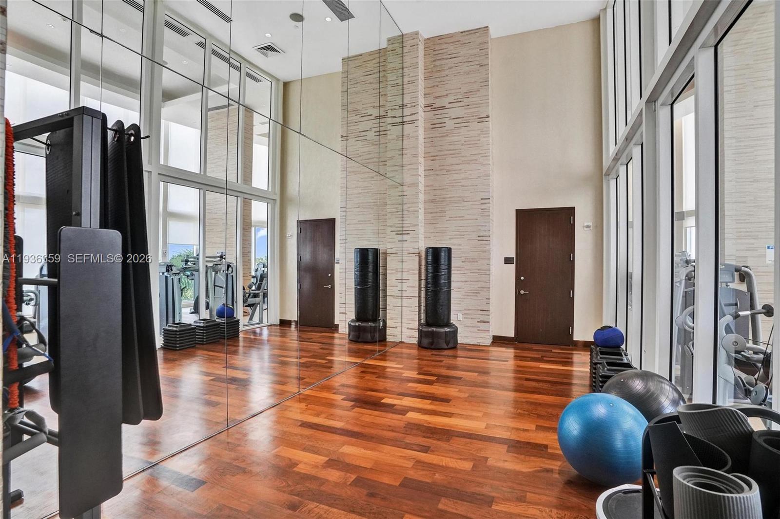 2201 3 / 4 2928 кв.футов $ 2025-12-29 0 Фото