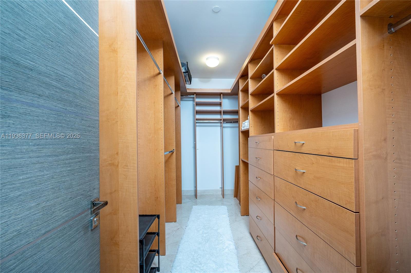 3807 3 / 3 2106 sq. ft. $ 2025-12-30 0 foto