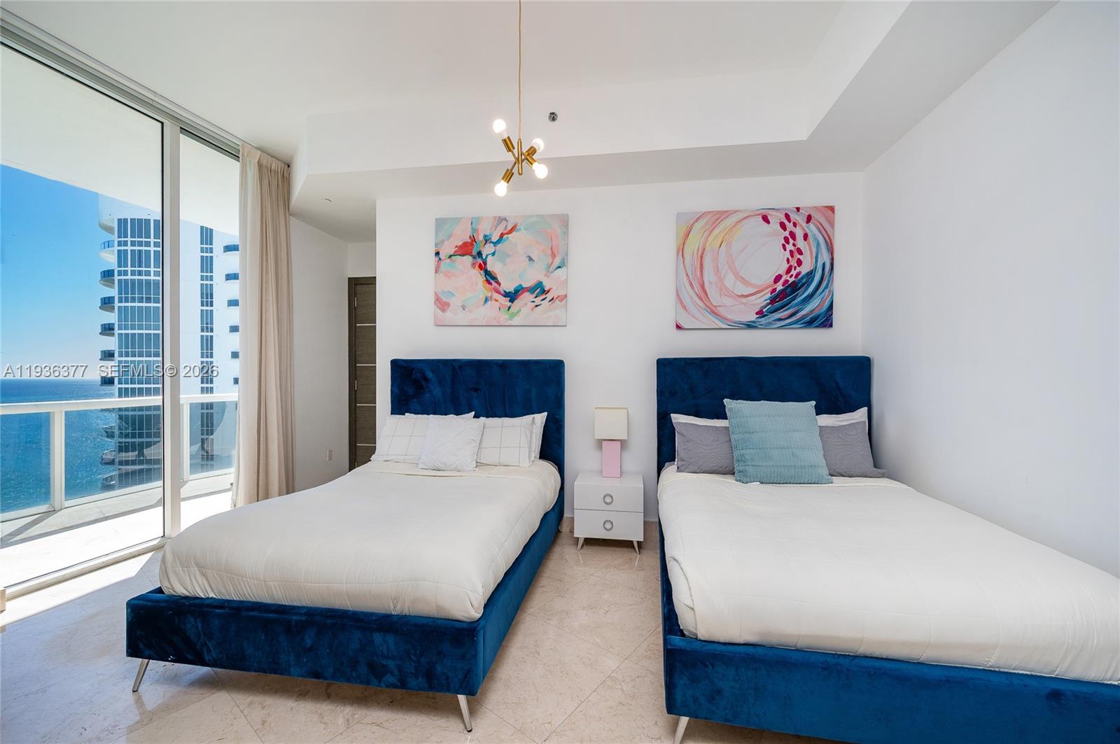 3807 3 / 3 2106 sq. ft. $ 2025-12-30 0 foto