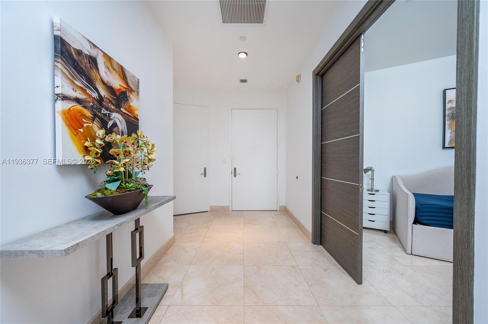 3807 3 / 3 2106 sq. ft. $ 2025-12-30 0 foto