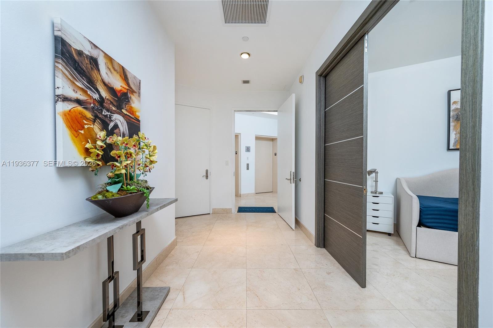 3807 3 / 3 2106 sq. ft. $ 2025-12-30 0 foto