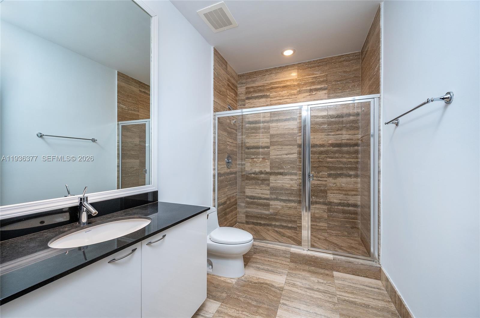 3807 3 / 3 2106 sq. ft. $ 2025-12-30 0 foto