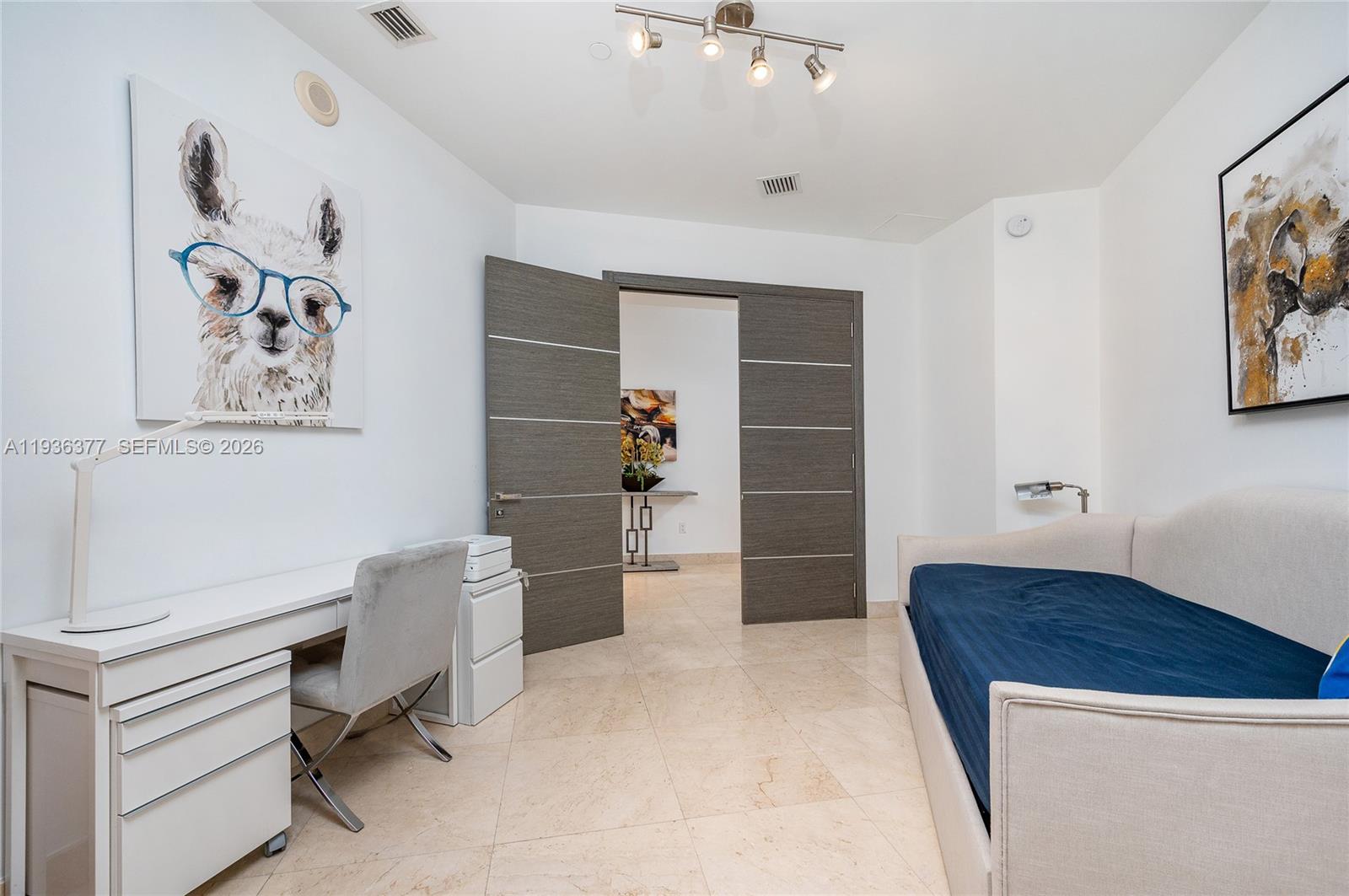 3807 3 / 3 2106 sq. ft. $ 2025-12-30 0 foto