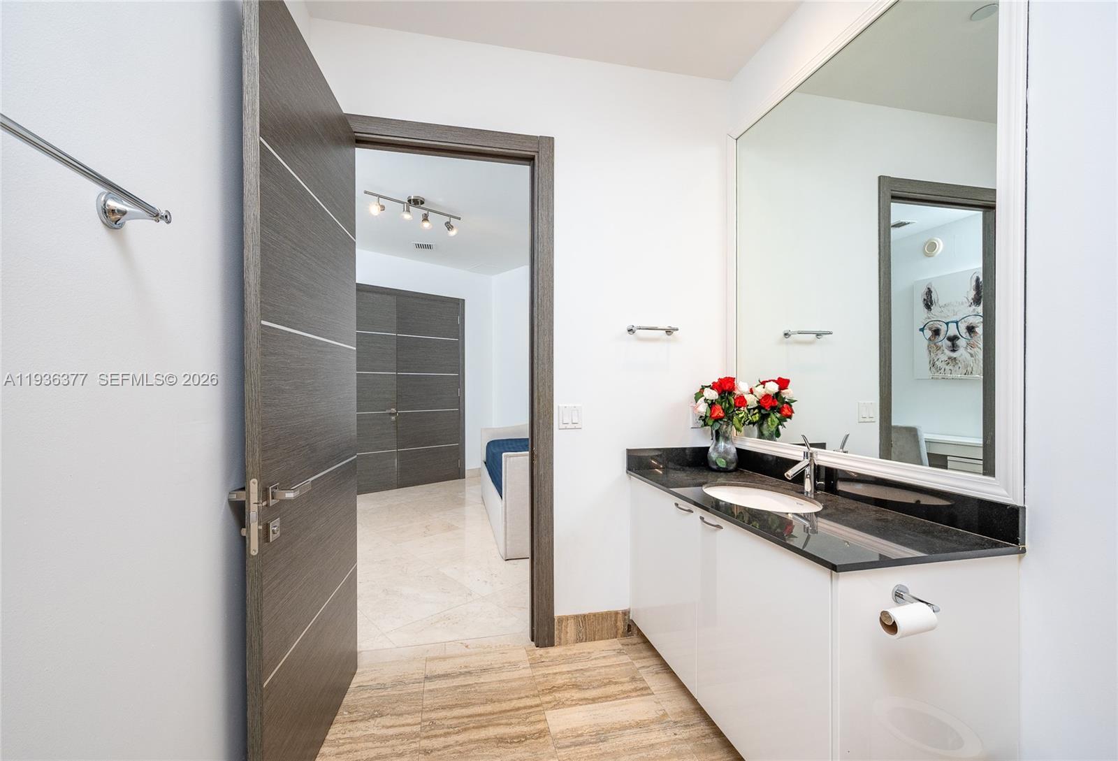 3807 3 / 3 2106 sq. ft. $ 2025-12-30 0 foto