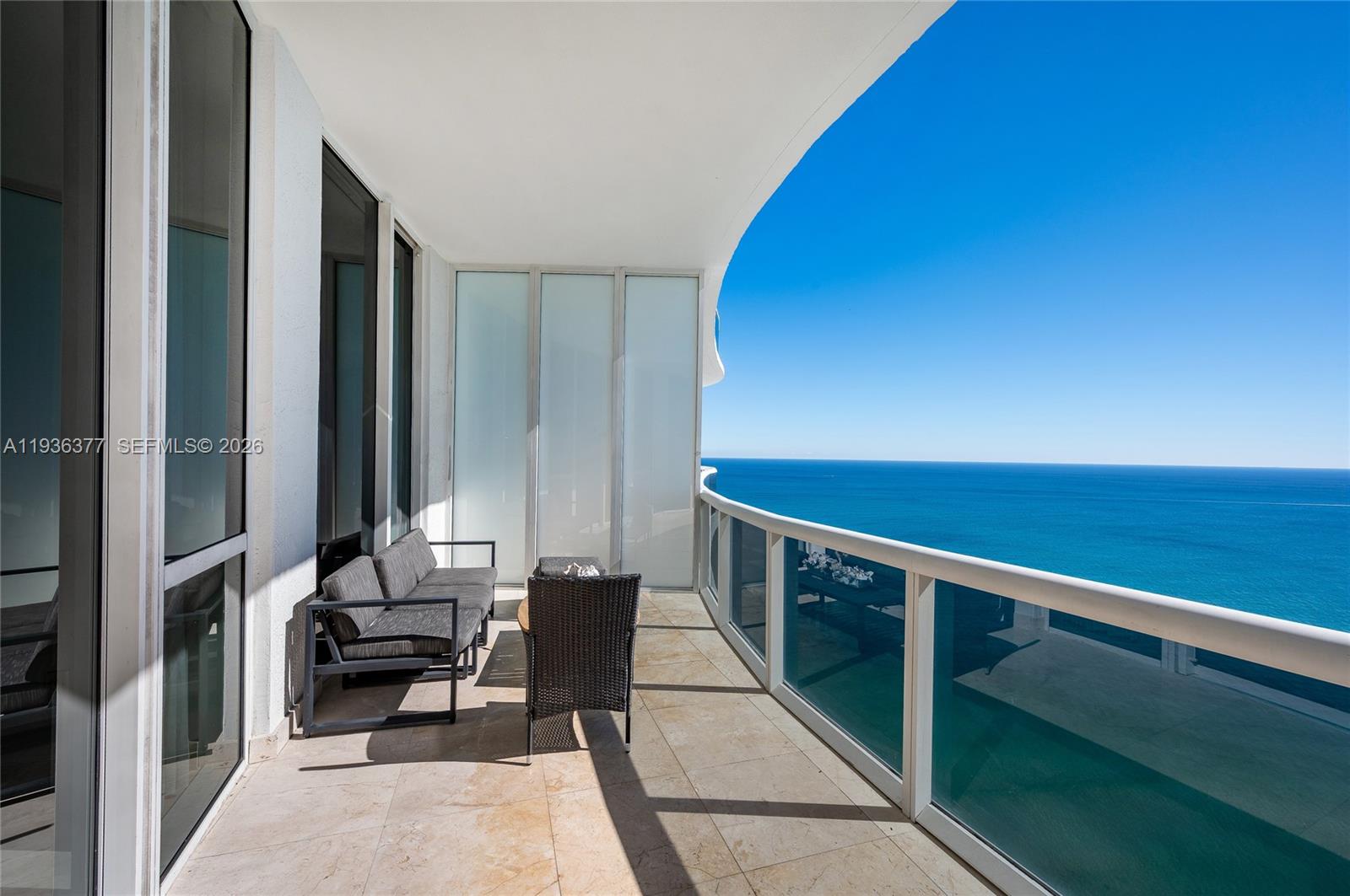 3807 3 / 3 2106 sq. ft. $ 2025-12-30 0 foto